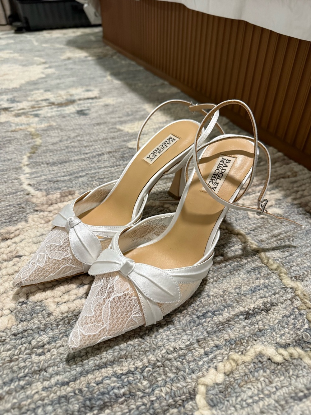 Badgley Mischka White Lace Pointed Toe Heels